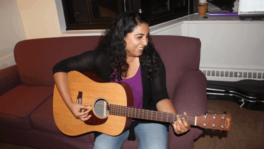 Serah playing Guitar